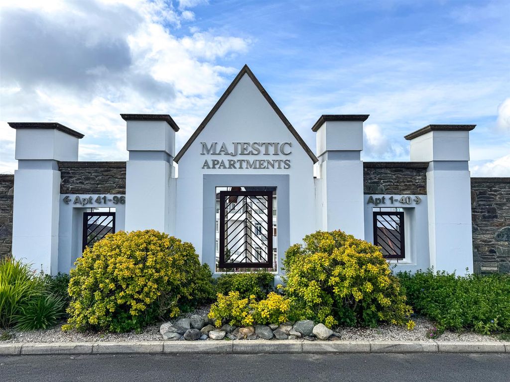 Property photo 2 of 31 3 Majestic.Jpg