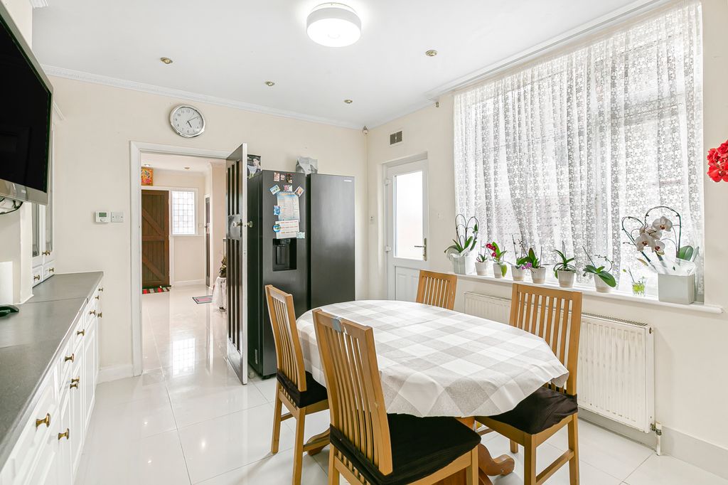 Property photo 2 of 19 6_58611