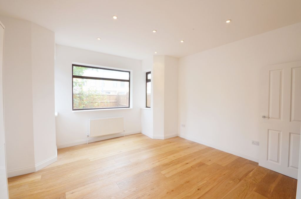 Property photo 3 of 7 Photo 03