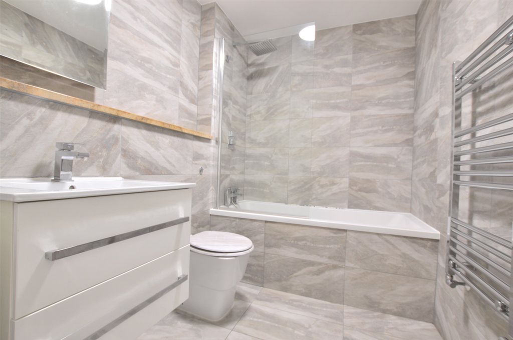 Property photo 2 of 9 Bathroom