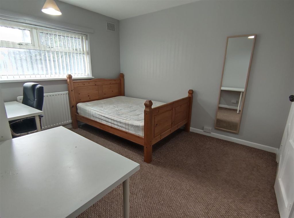 Property photo 1 of 7 210 Shp. Bedroom 3-3.Jpg