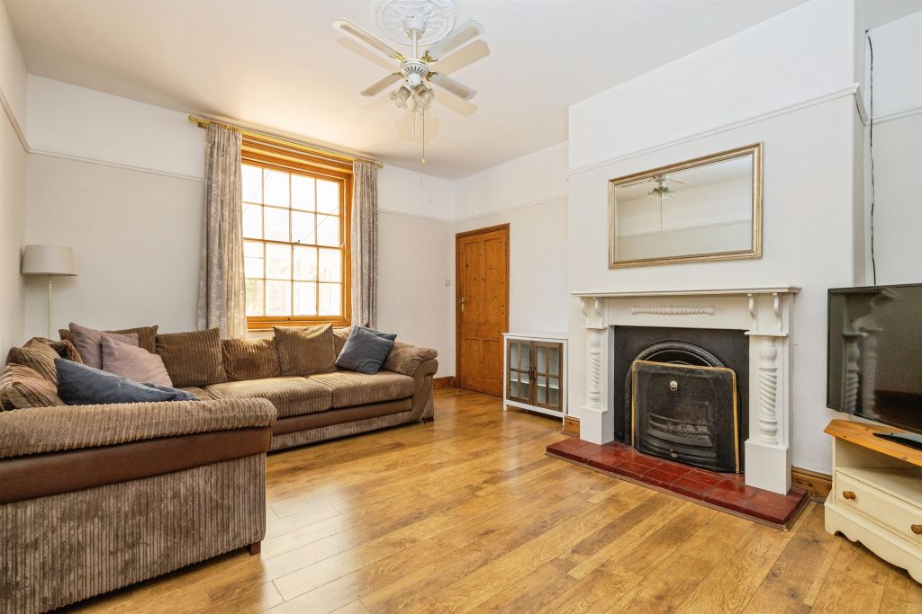 Property photo 2 of 23 Lounge