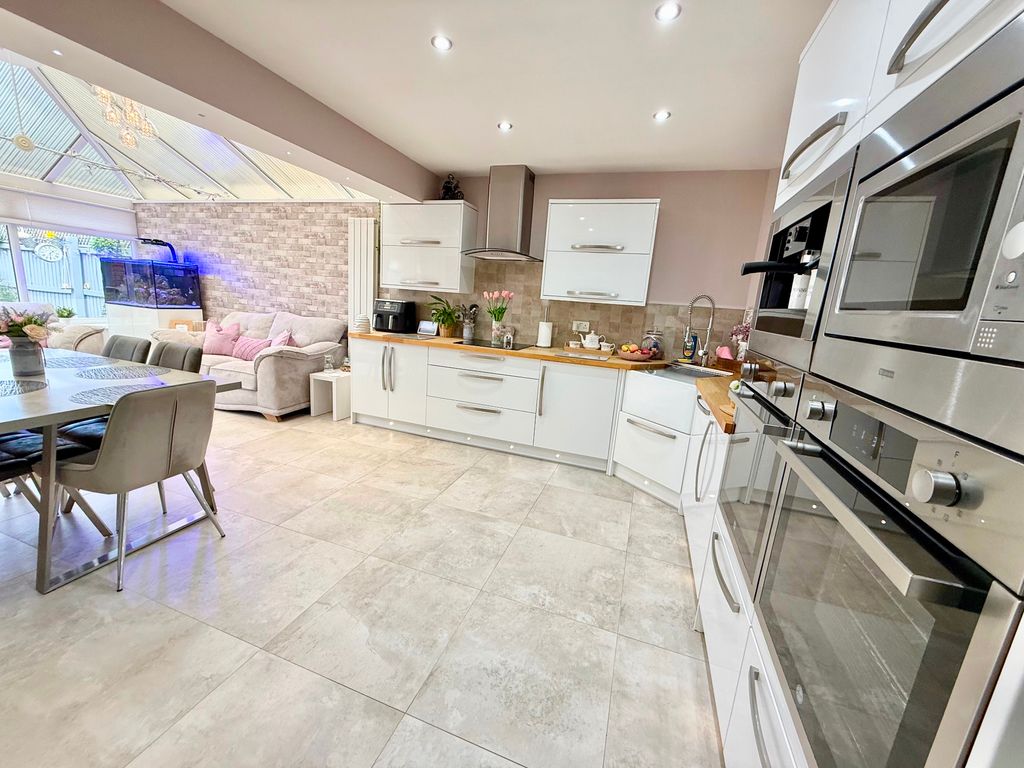 Property photo 3 of 35