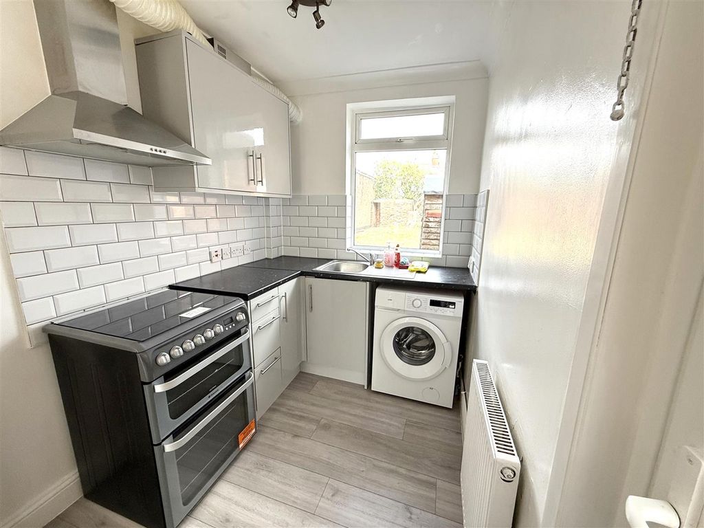 Property photo 2 of 12 Kitchen