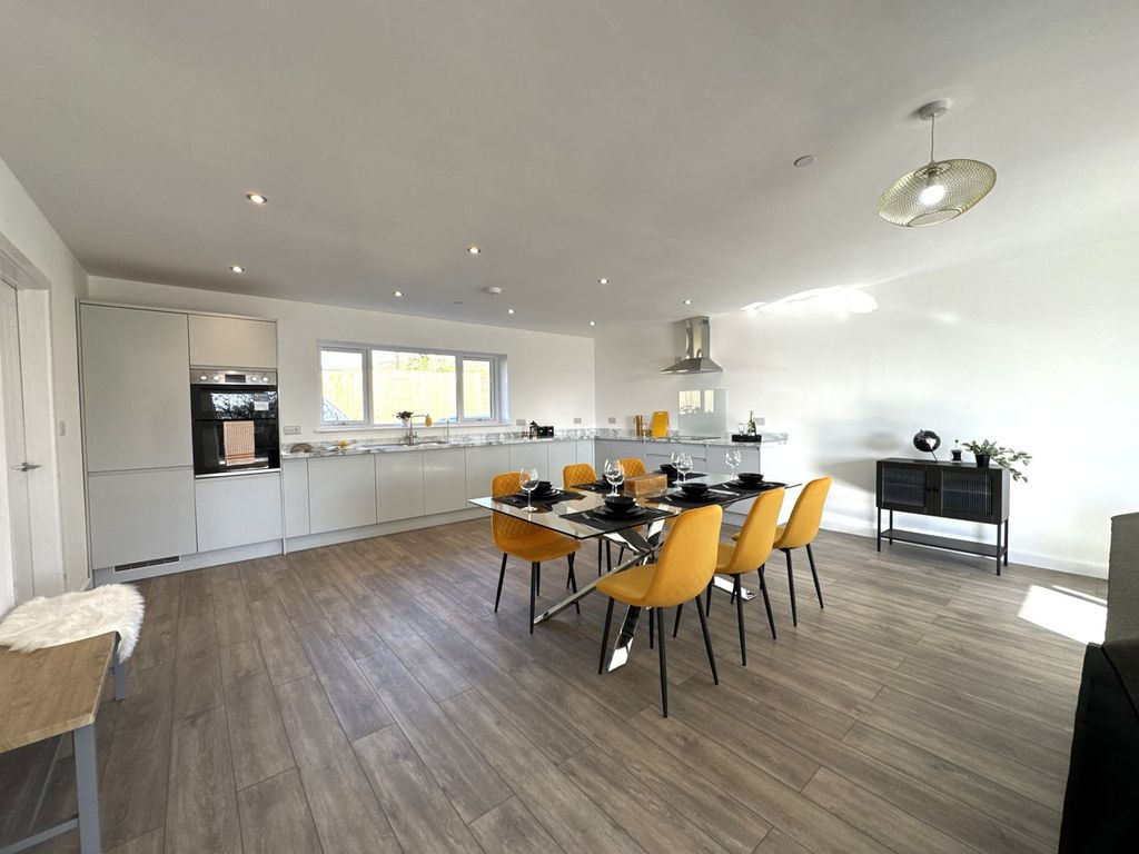 Property photo 2 of 27