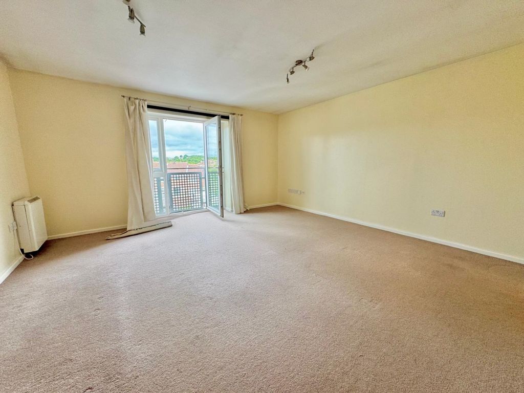 Property photo 2 of 13 B66Fdc03-A967-49E2-96F6-d27ce57A8B10