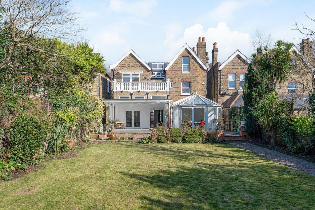 Property photo 2 of 16