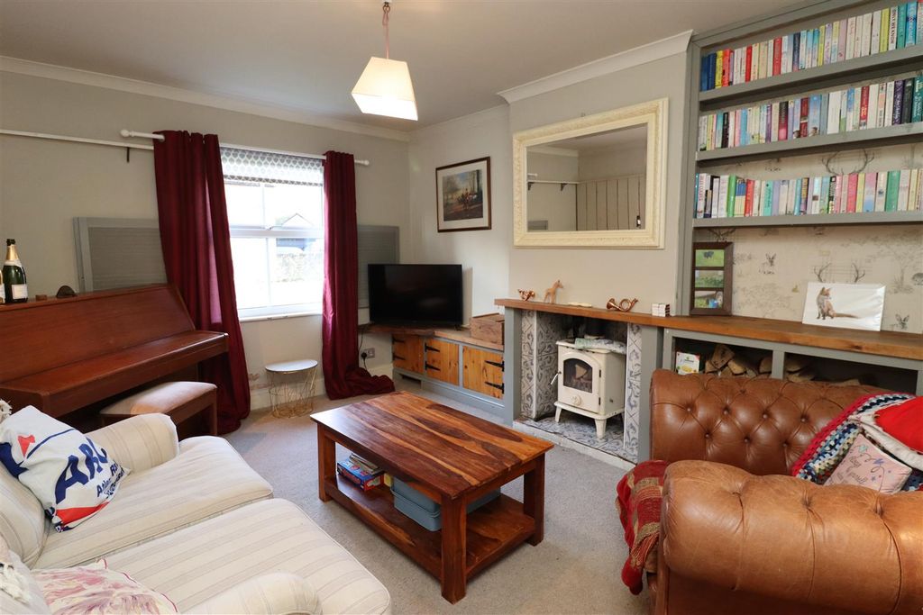 Property photo 2 of 12 1000031391.Jpg