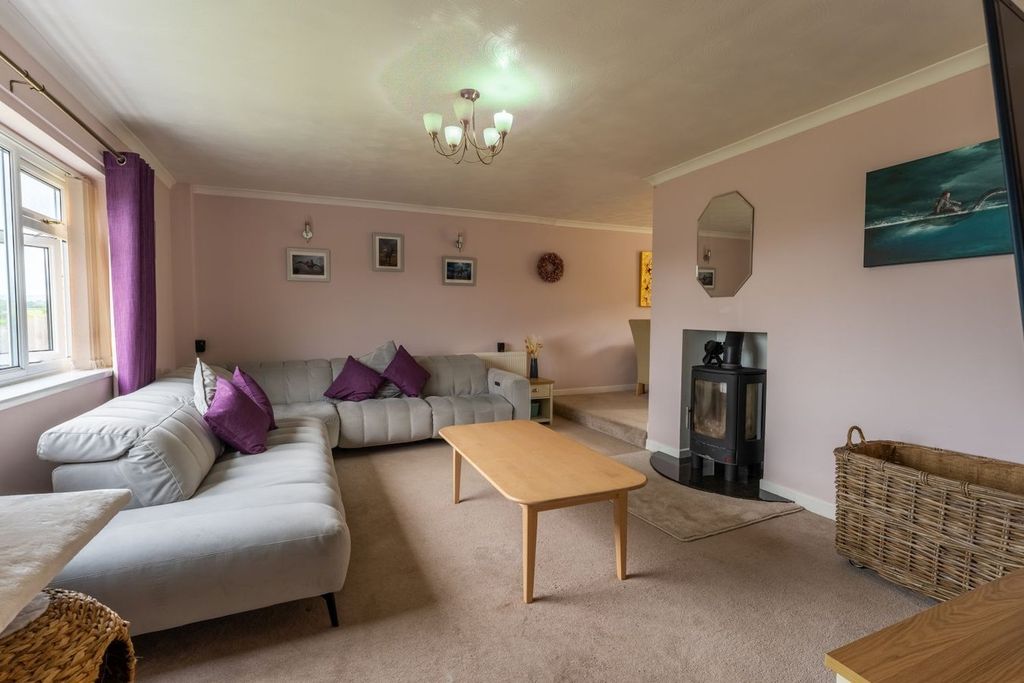 Property photo 2 of 22