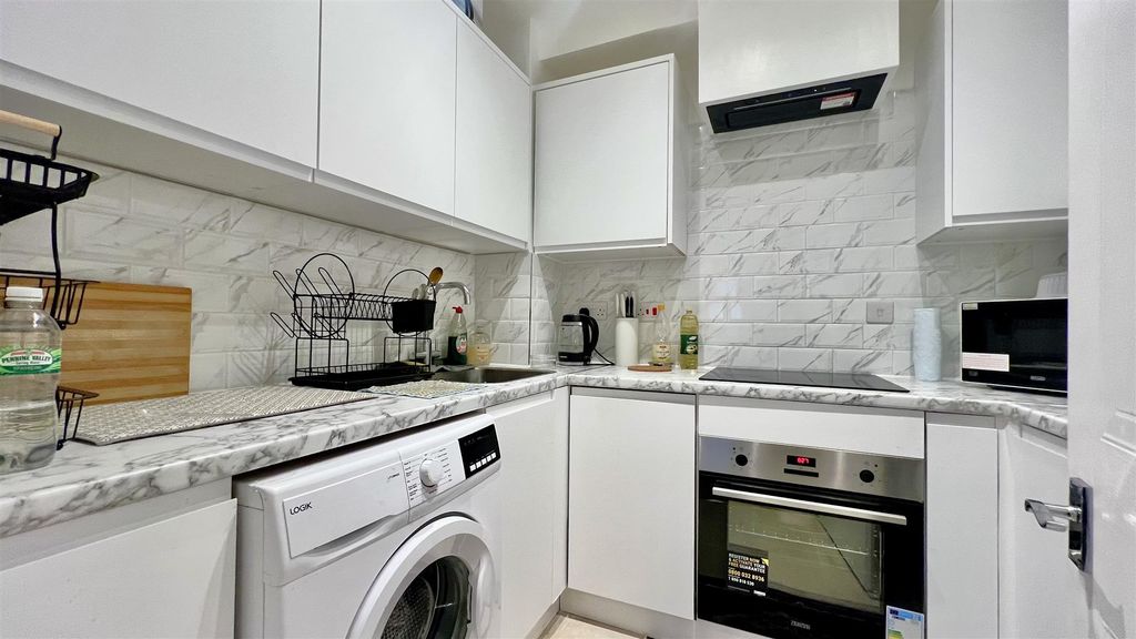 Property photo 2 of 8 Kitchen