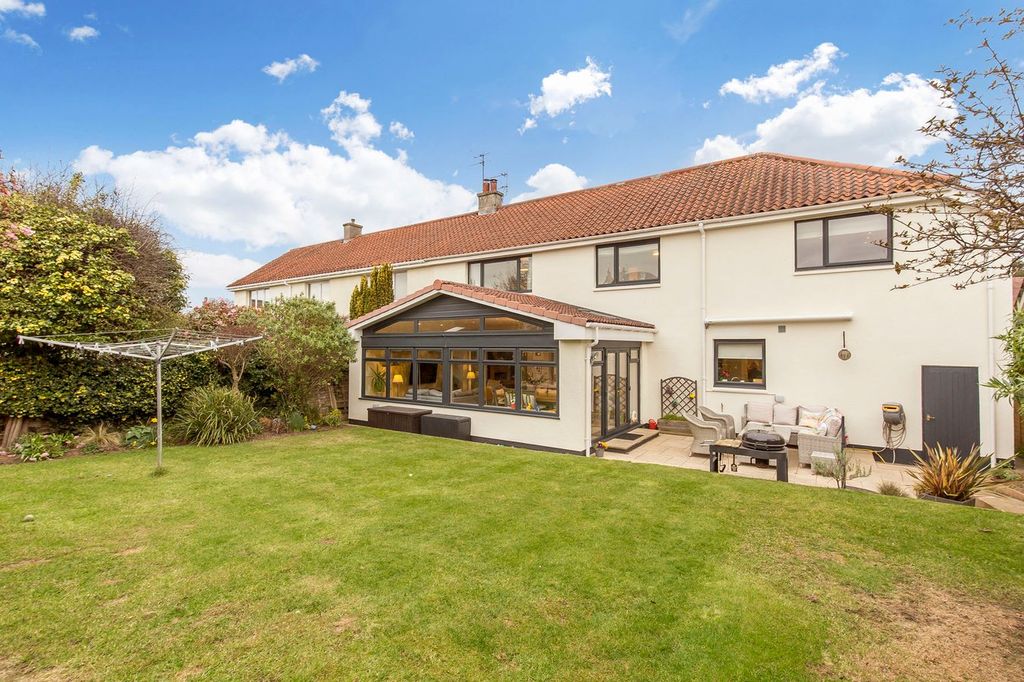 Property photo 1 of 33
