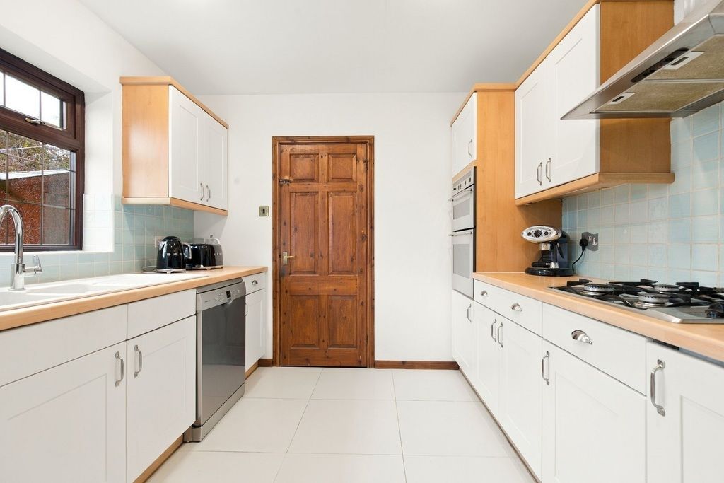 Property photo 3 of 37