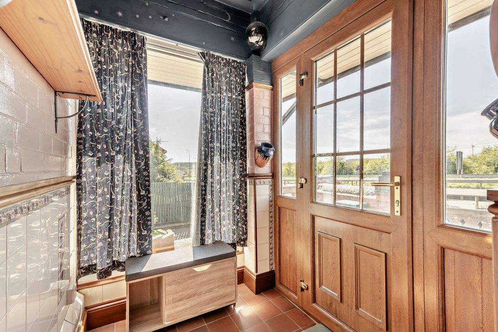 Property photo 2 of 29