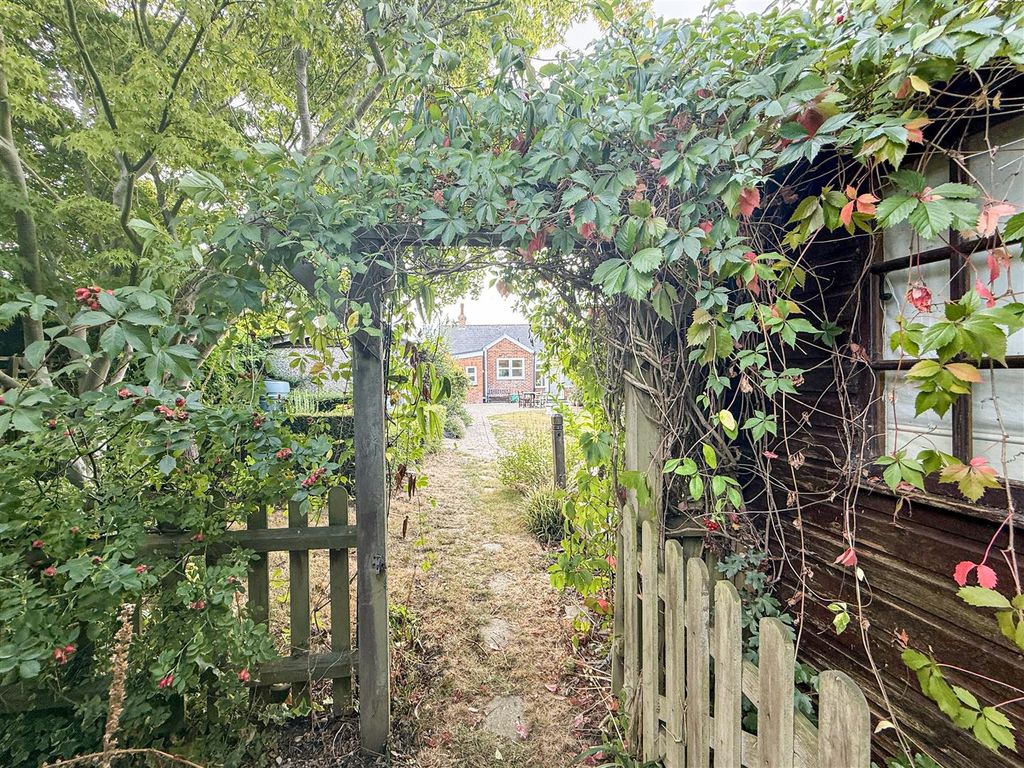 Property photo 3 of 19 Garden