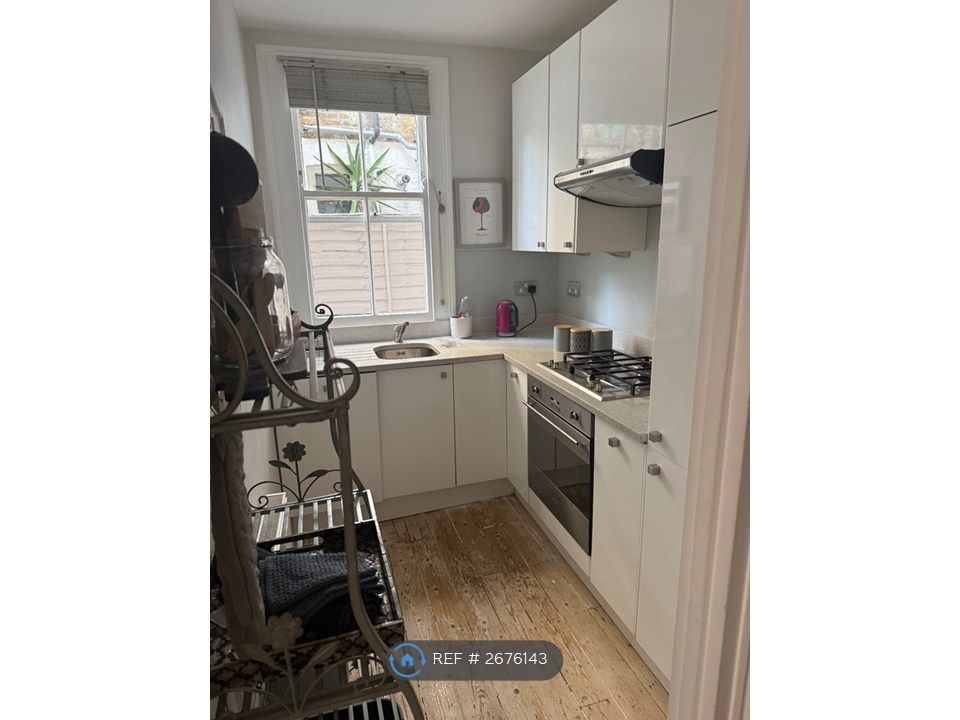 Property photo 3 of 8 Kitchen