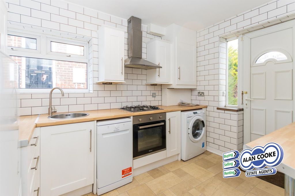 Property photo 2 of 6 Kitchen.Jpg