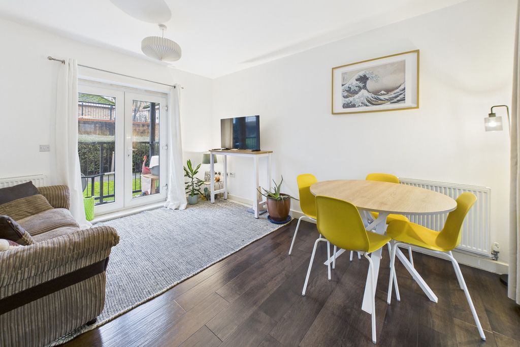 Property photo 2 of 23