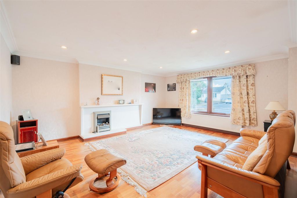 Property photo 2 of 21 Lounge-1.Jpg