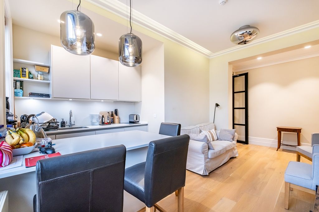 Property photo 3 of 9 Kitchen