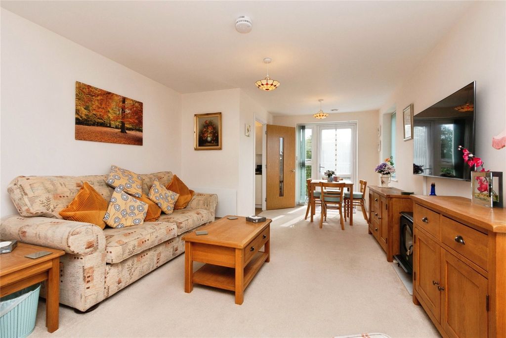 Property photo 2 of 19 Picture No. 10