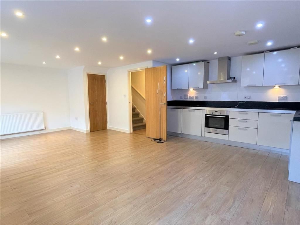 Property photo 2 of 7 Kitchen