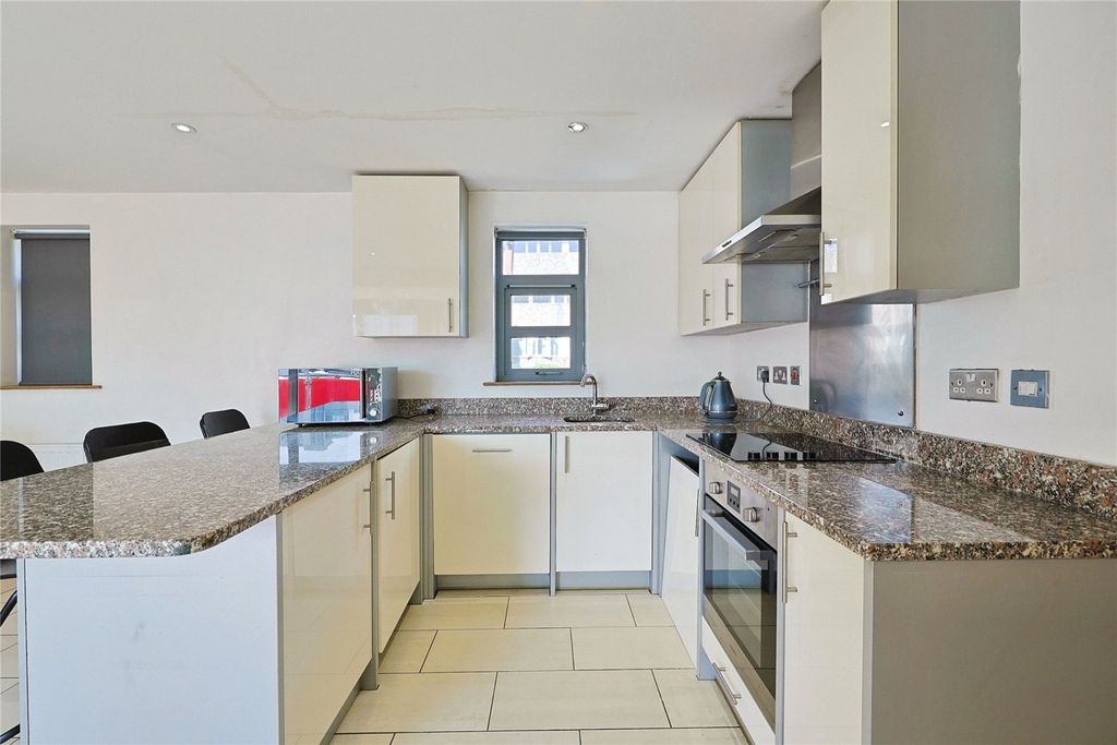 Property photo 3 of 18 Kitchen