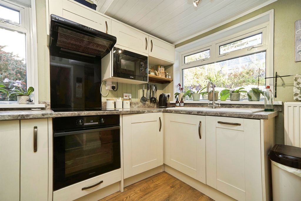 Property photo 2 of 27