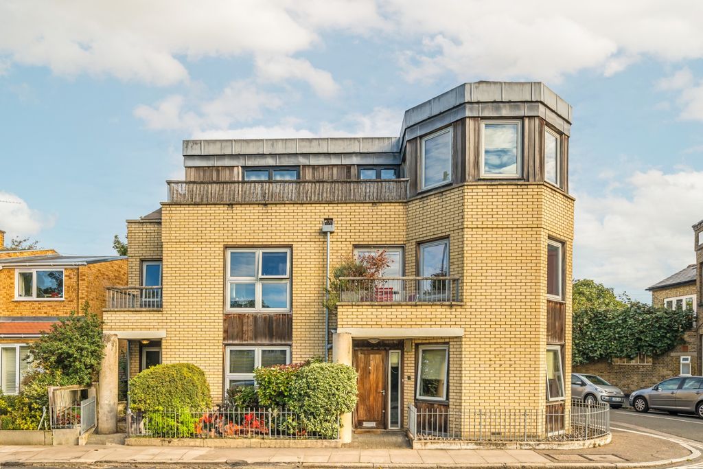 Property photo 1 of 20