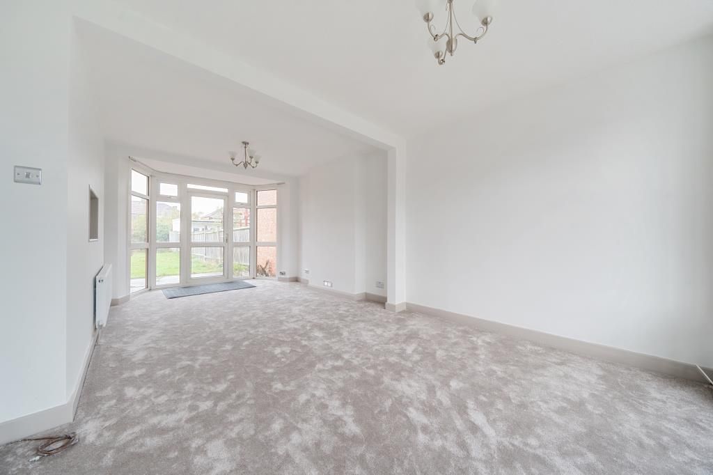 Property photo 3 of 11 Lounge Area