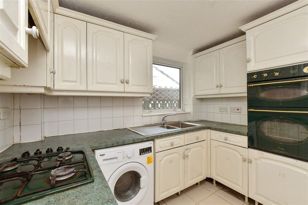 Property photo 3 of 12 Kitchen