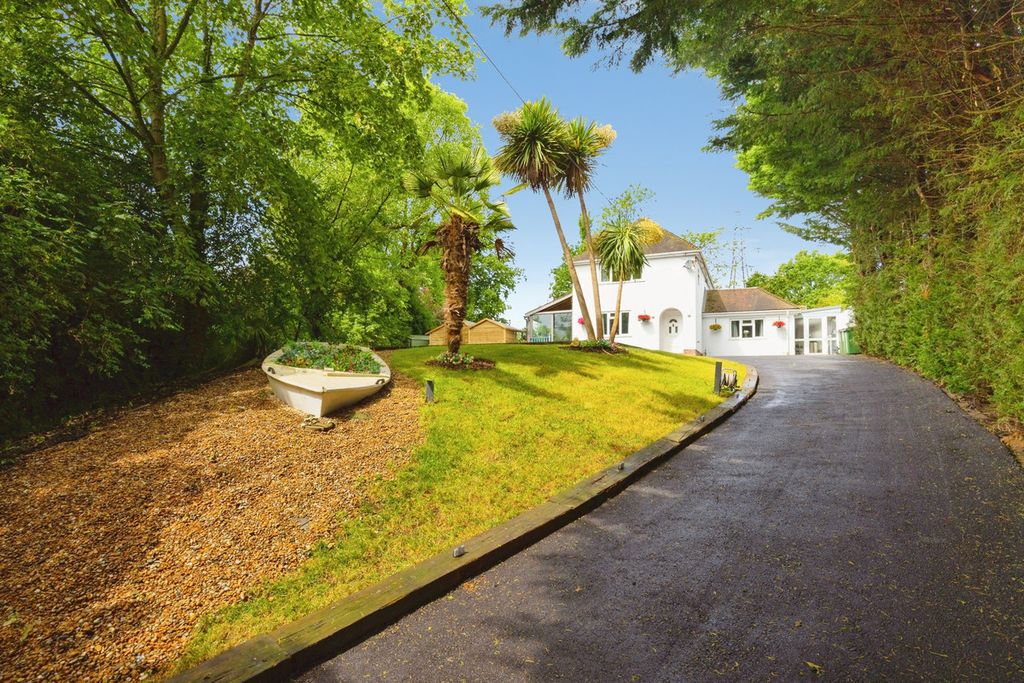 Property photo 1 of 32