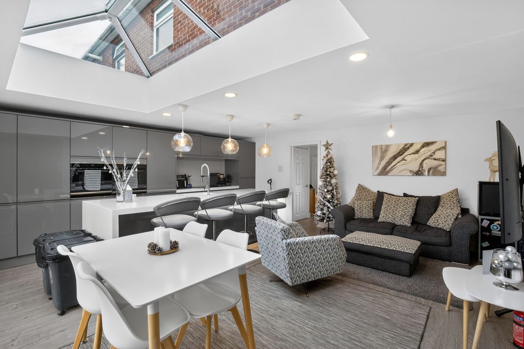 Property photo 3 of 22