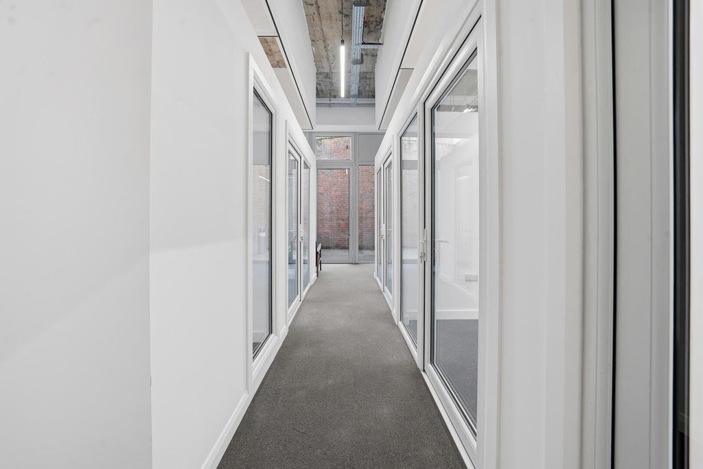 Property photo 2 of 4 Hallway