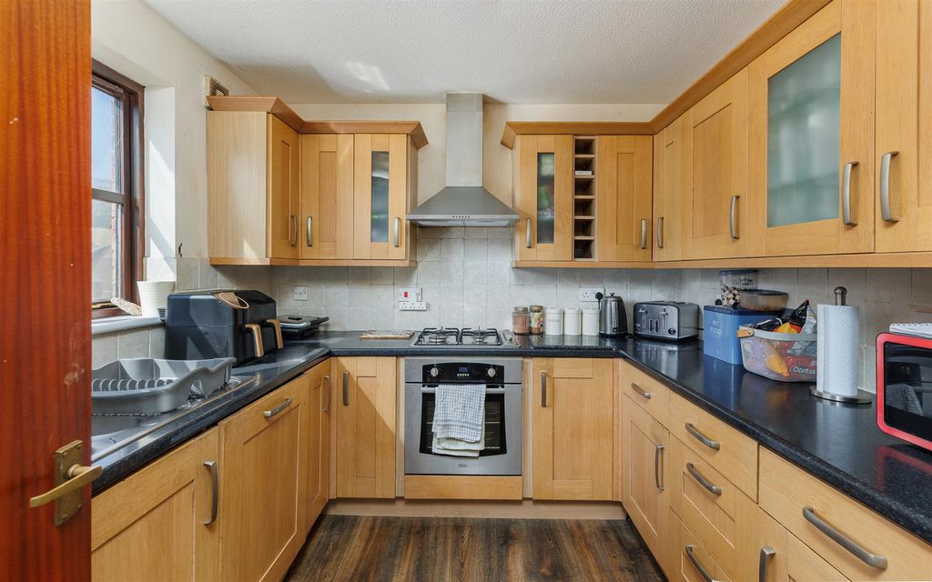 Property photo 3 of 19 Kitchen