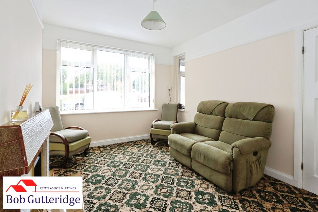 Property photo 3 of 24 Lounge