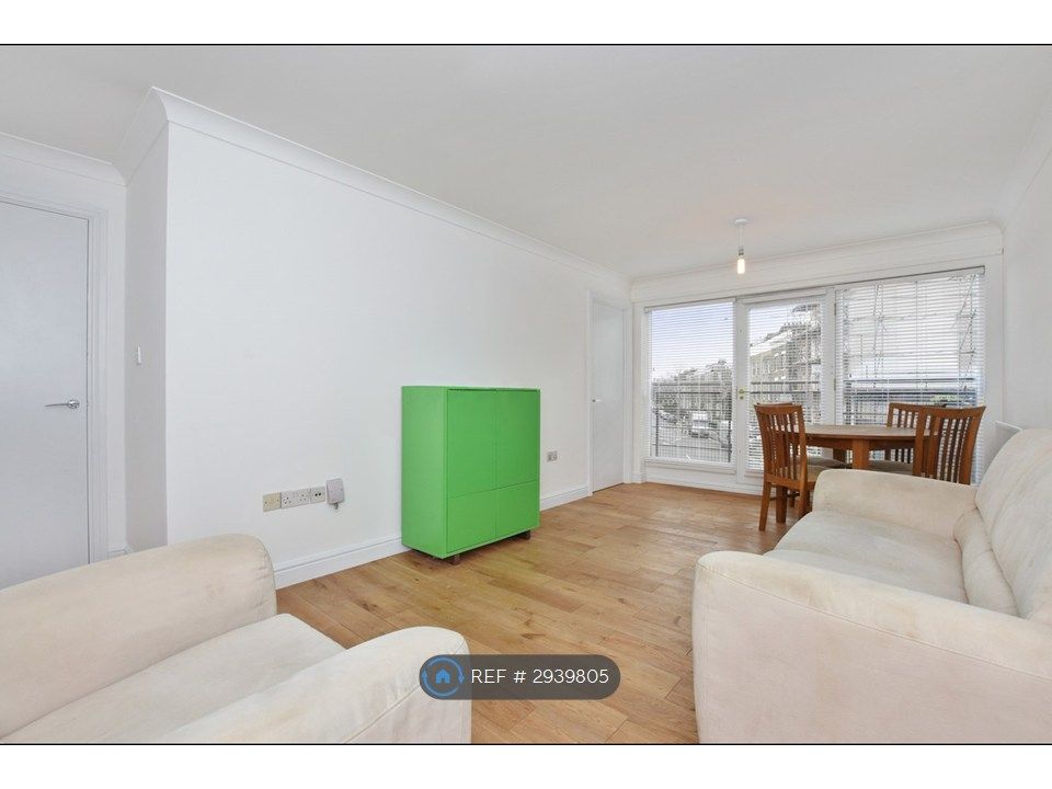 Property photo 1 of 8 Living Room
