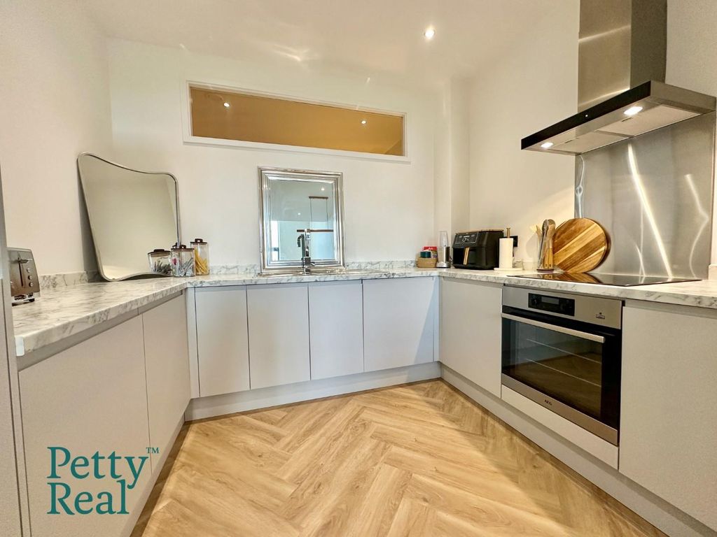 Property photo 2 of 19 5D030Aac-605C-4Bba-A2Ae-156B53A93270.Jpeg