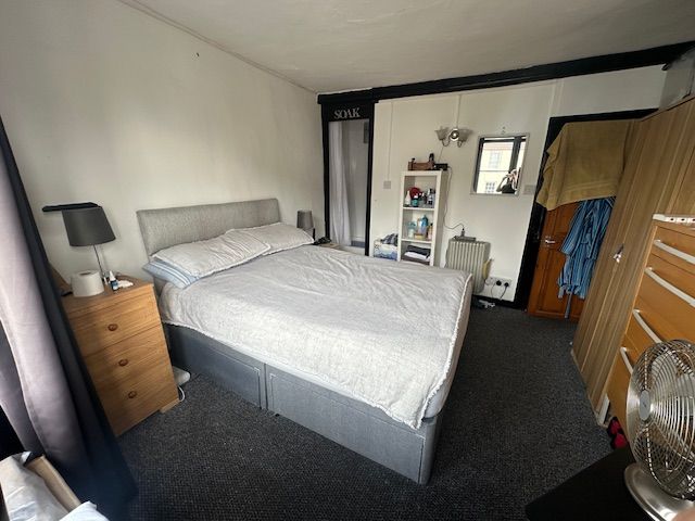 Property photo 2 of 8 Bedroom