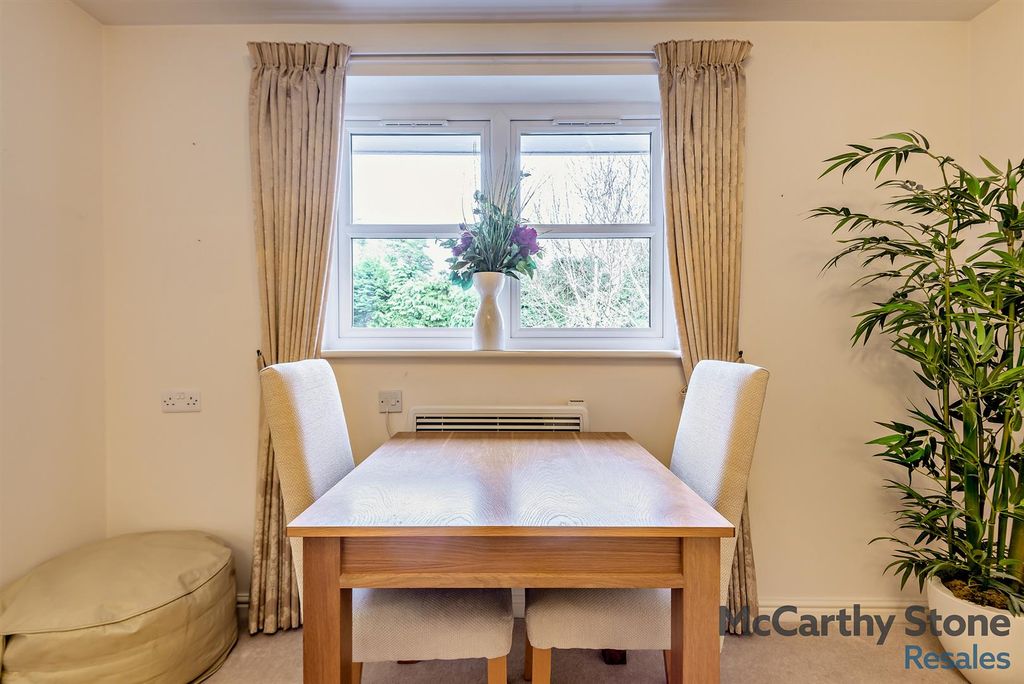 Additional image 7 of 1 bed flat for saleRadford Court, Tower Road, Liphook GU30
