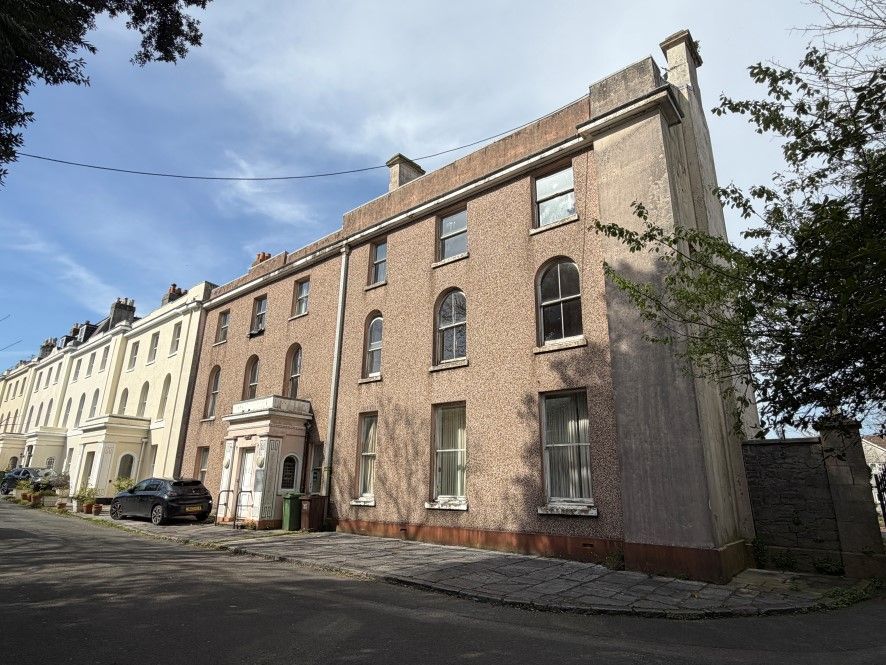 Property photo 1 of 28