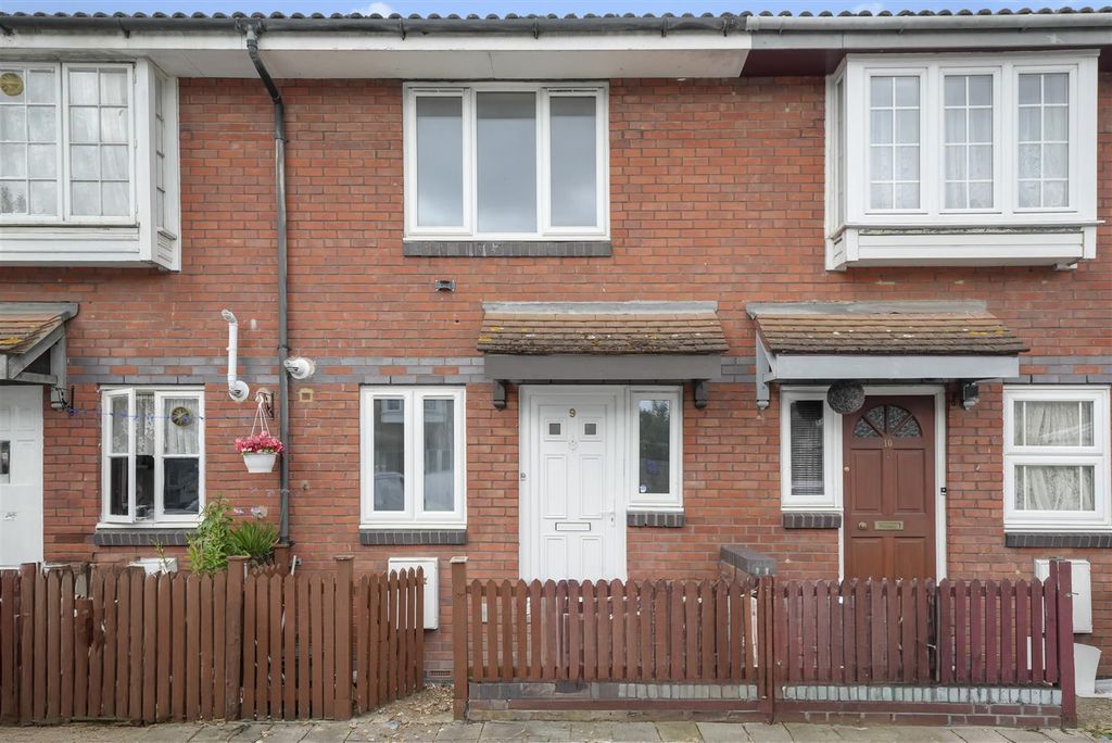 Property photo 1 of 16 Rolvenden Place, N17