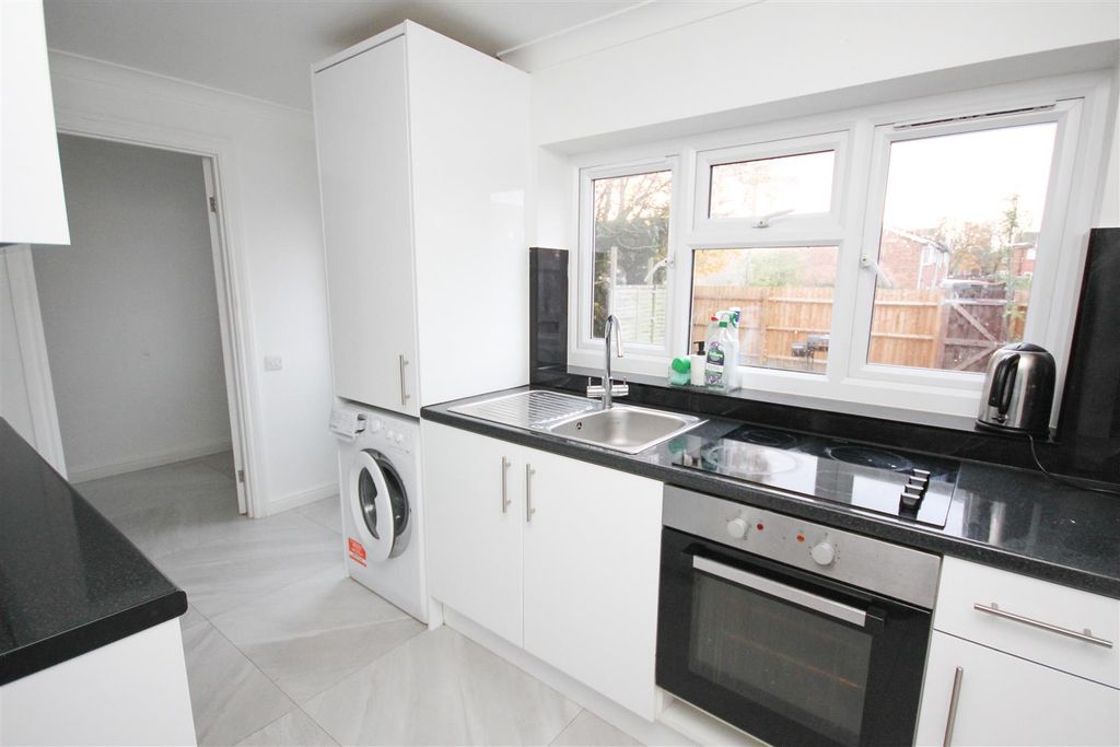 Property photo 2 of 10 Kitchen.Jpg