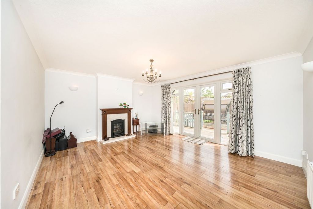 Property photo 2 of 8