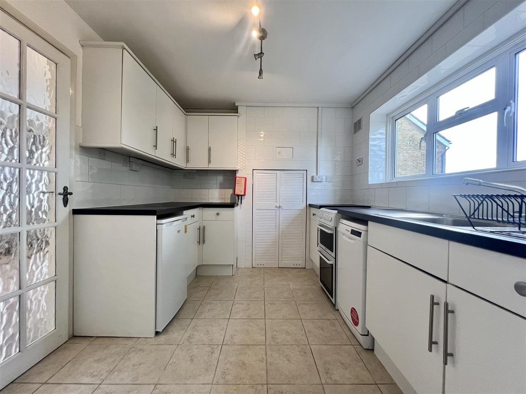Property photo 3 of 13 Kitchen