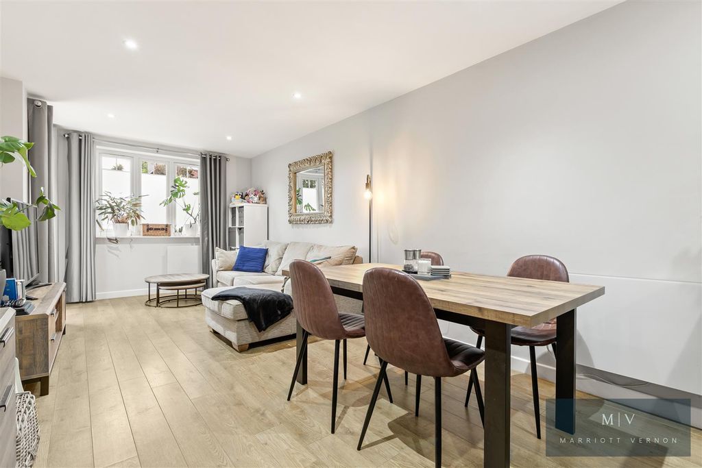 Property photo 3 of 15 Flat 2, 28, Normanton Road MV-9.Jpg