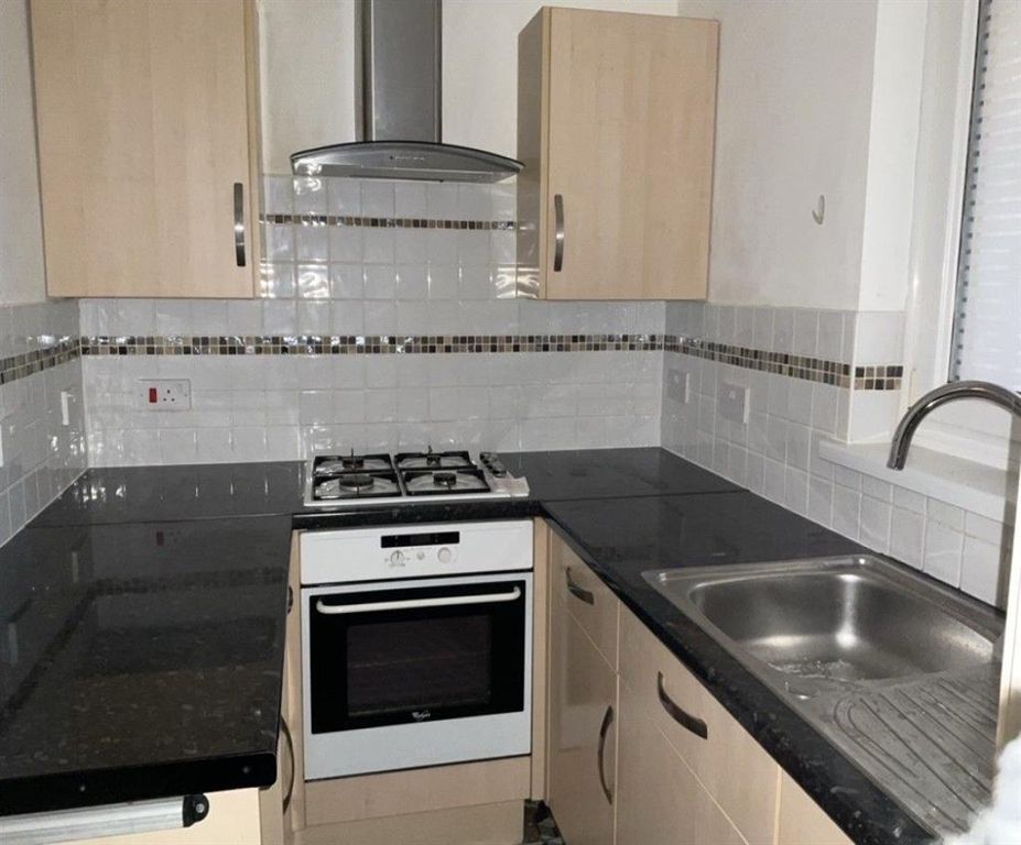 Property photo 3 of 8 Kitchen