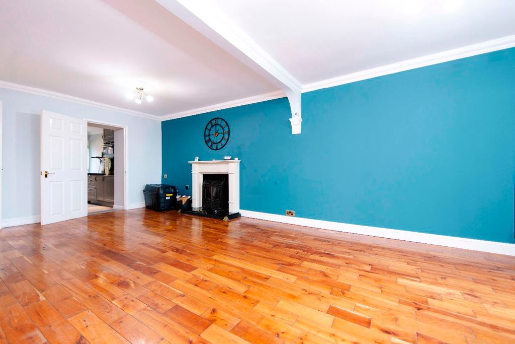 Property photo 2 of 23