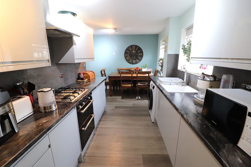 Property photo 2 of 19 Picture No. 17