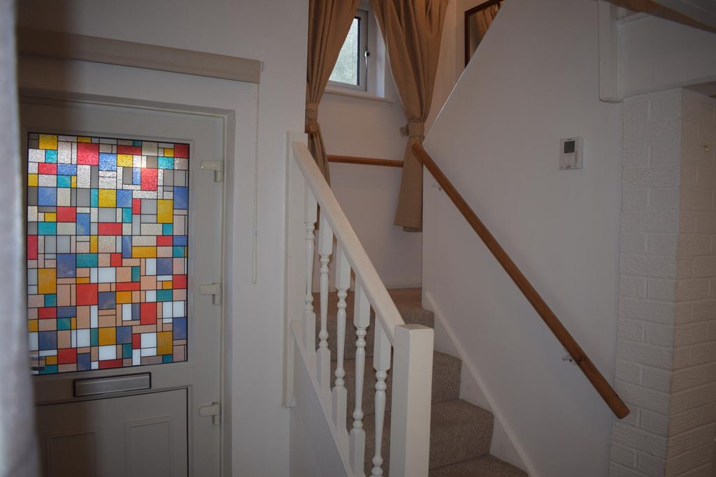 Property photo 2 of 9 Hallway