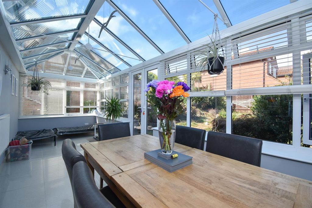 Property photo 2 of 21 Conservatory